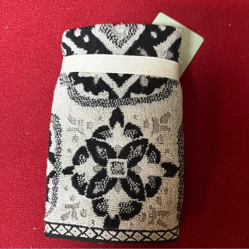 Peri Home 2 Pck Moroccan Tile Pattern Fingertip Towels 11x18”Cotton Black Tan